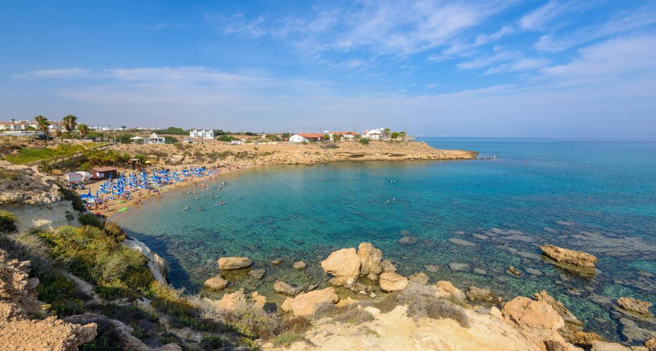 Blue Water Bay Villas Paralimni Eksteriør billede