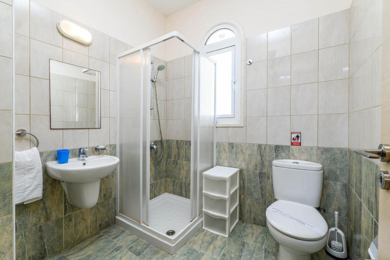 Blue Water Bay Villas Paralimni Eksteriør billede