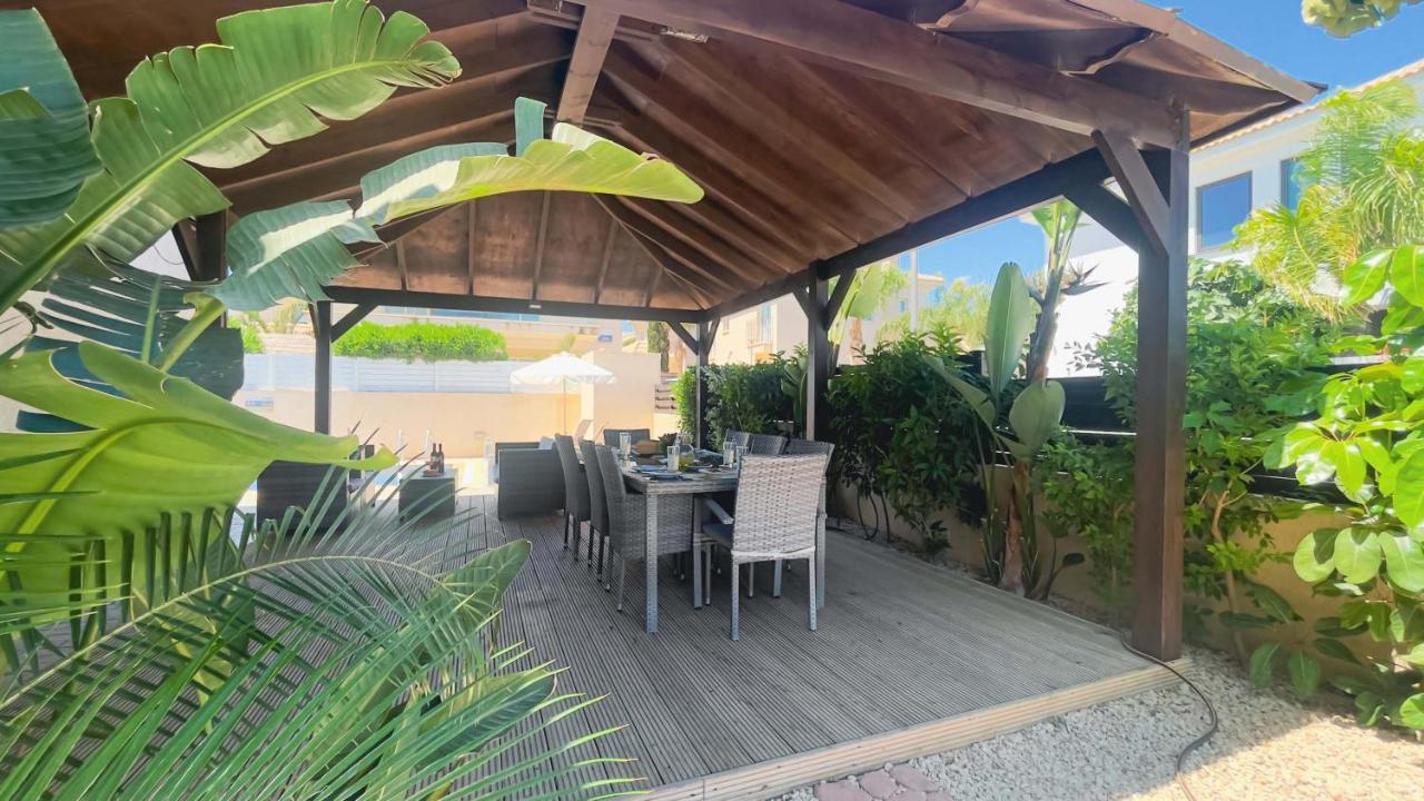 Blue Water Bay Villas Paralimni Eksteriør billede